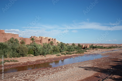 Ait Benhaddou am Ufer des Asif Mellahorf - Kasbah - Marokko
