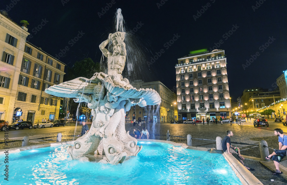 Fototapeta premium ROME - MAY 23, 2014: Tourists walk in Piazza del Tritone. More t