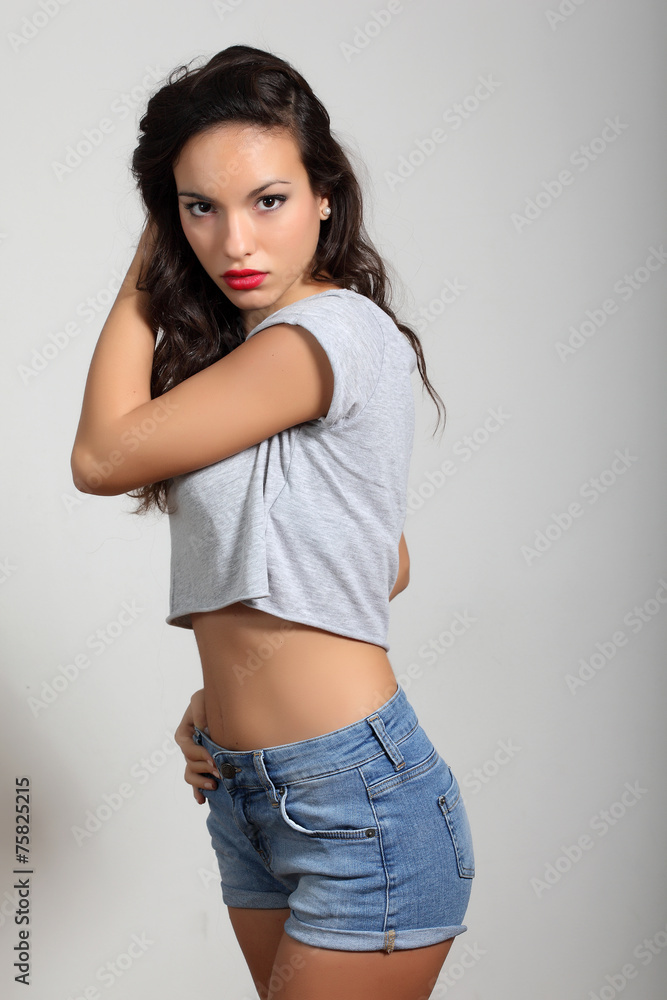 Ritratto di ragazza in studio Ritratto di ragazza in studio