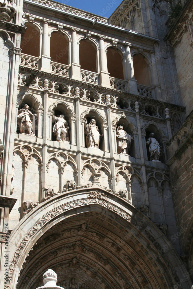 Catedral de Toledo - Fachada con Estatuas