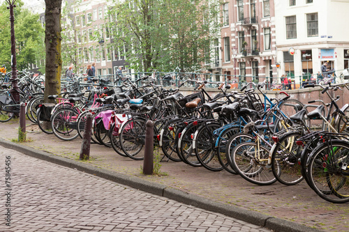 viele Fahrräder in Amsterdam, Niederlande © Christian Schwier