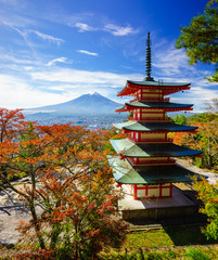 Fotobehang Japan Fuji en Chureito pagode in Fujiyoshida  © lkunl