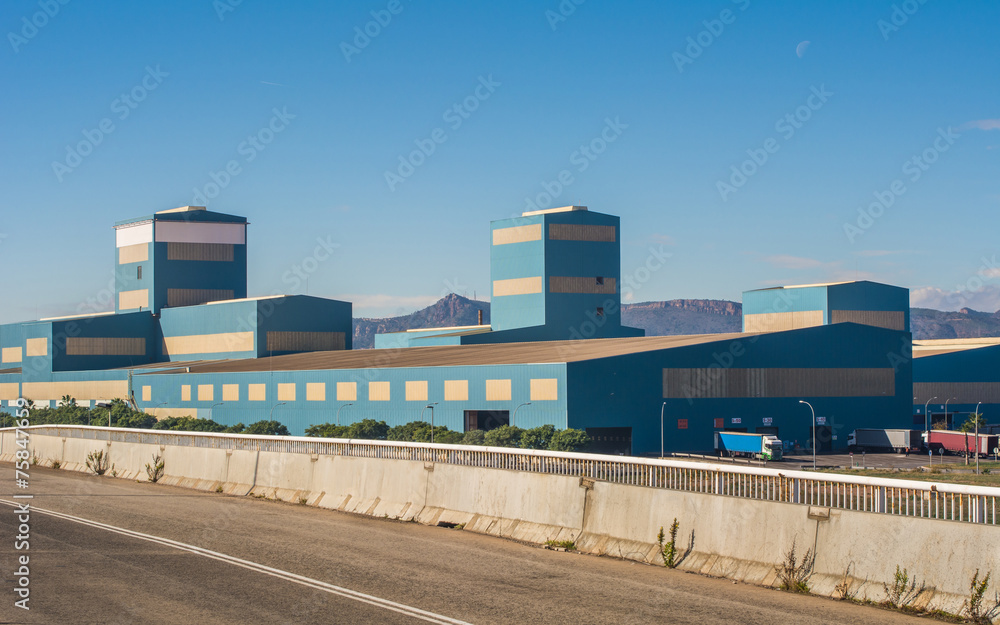 Obraz premium Vista Exterior De Un Edificio Industrial