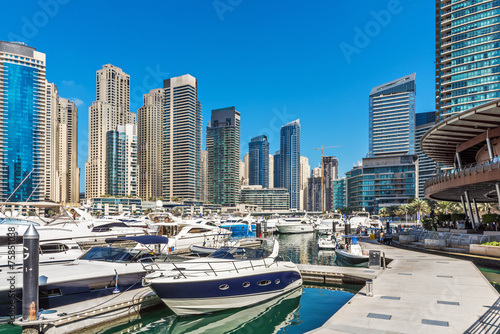 Yachts at Dubai Marina © tobago77