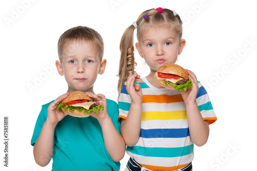 Children with hamburgers