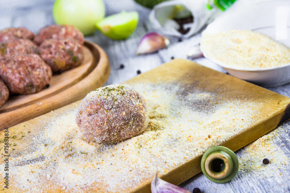 Fototapeta premium process rolling raw meatballs breadcrumbs