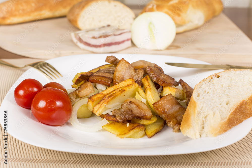 . fried potatoes with bacon . fried potatoes with bacon