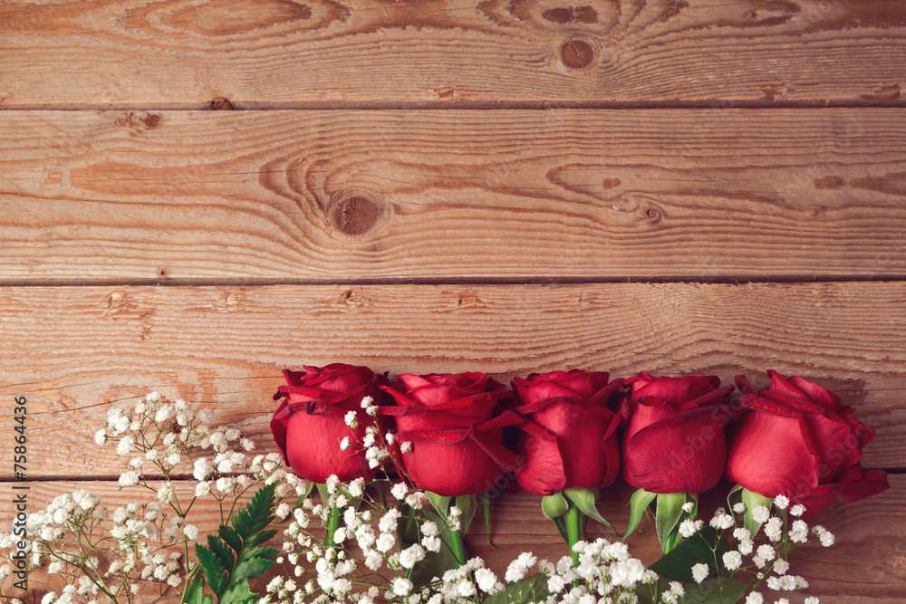 Valentine's day roses background on wooden table - obrazy, fototapety, plakaty 