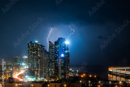 Wallpaper Mural Sky scrapers being hit by lighting. Torontodigital.ca