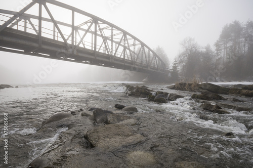 stary żelazny most drogowy © Mike Mareen