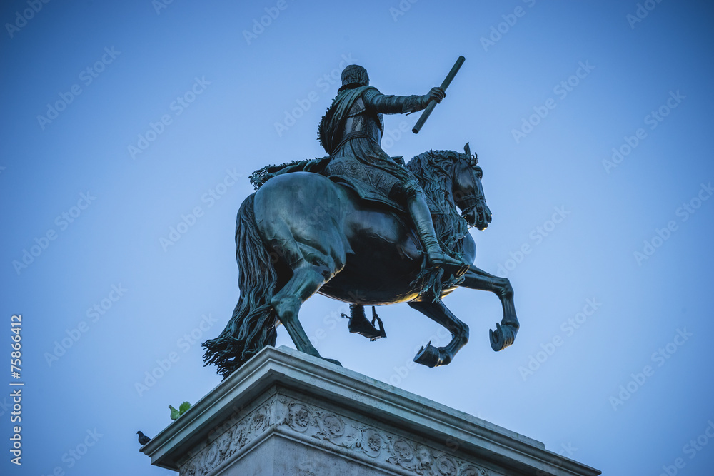 Fototapeta premium sculpture of King horseback, oldest street in the capital of Spa