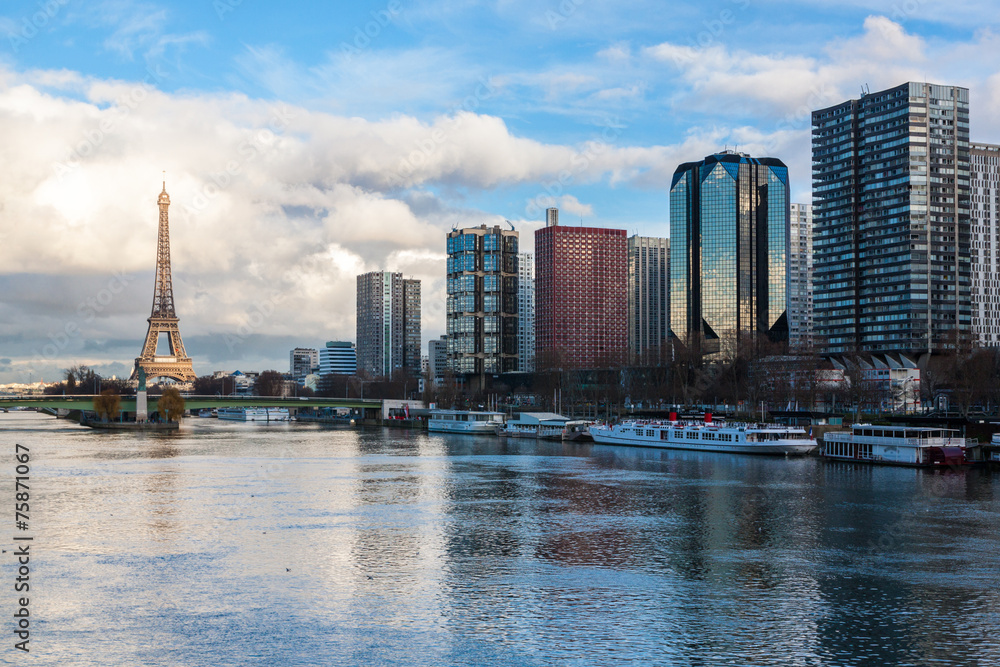Obraz premium Paris skyline at dusk