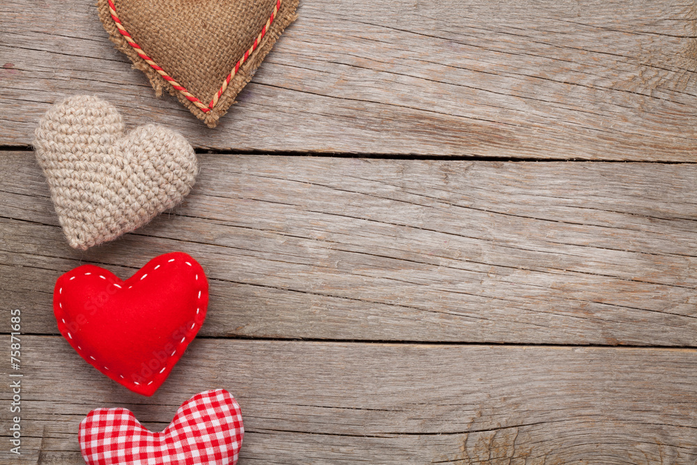 Valentines day background with handmade toy hearts - obrazy, fototapety, plakaty 