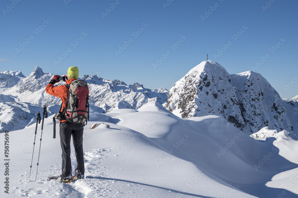 Schneeschuhwandern in den Alpen
