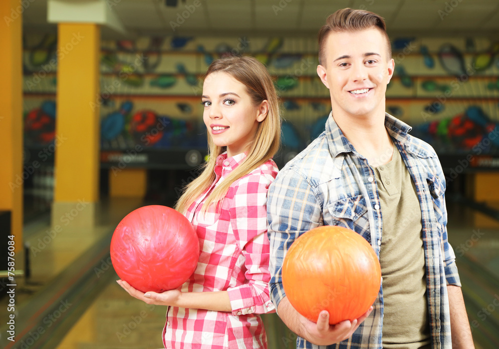Fototapeta premium Portrait of friends in bowling club