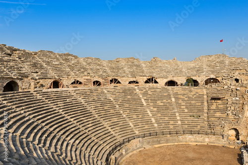 Ruins of the ancient amphitheater in Side, Turkey. Fototapet