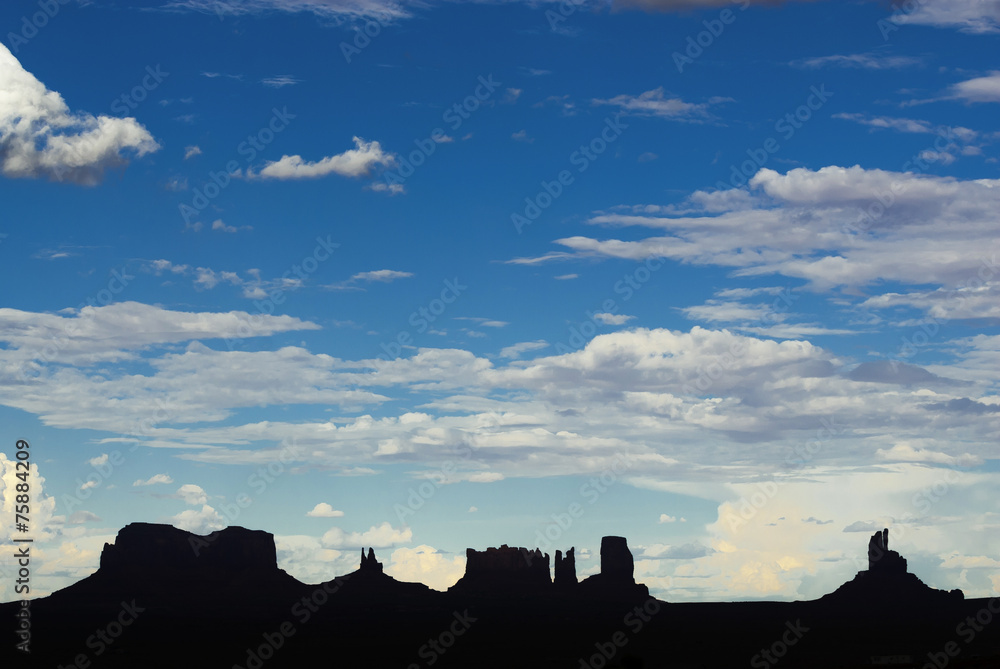 Silhouette im Abendlicht am Monument Valley, USA