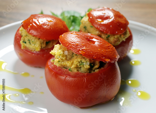 Gefüllte Tomaten mit Couscous oder Bulgur