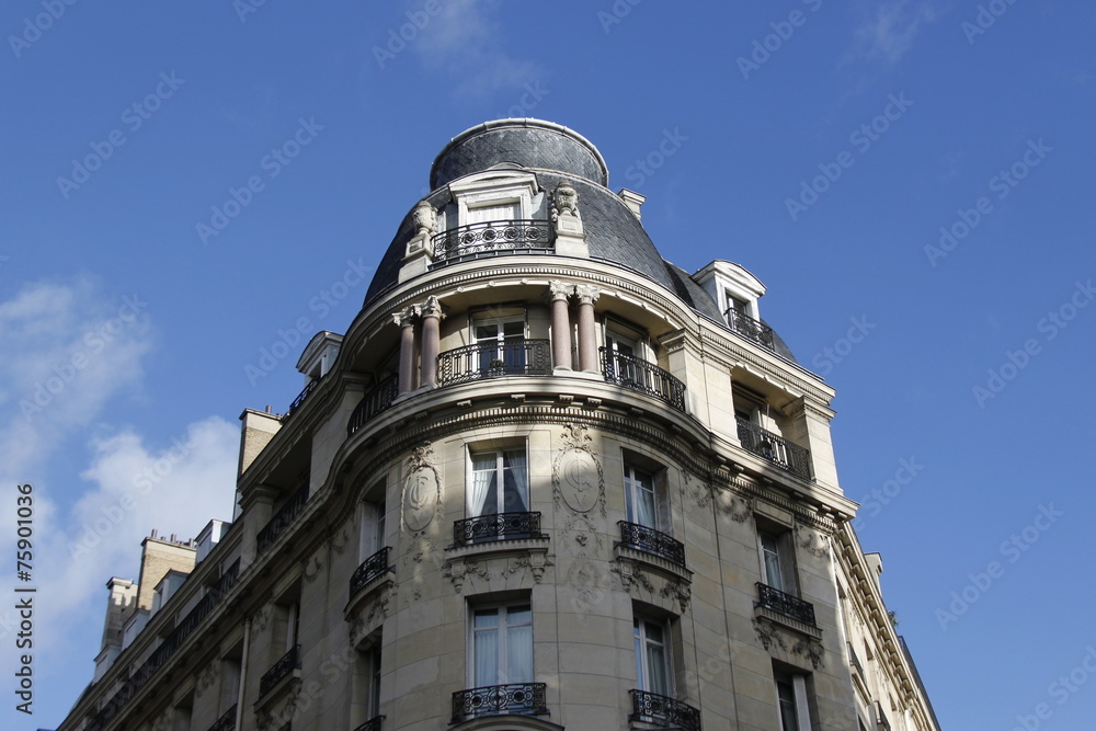 Immeuble ancien du quartier de Passy à Paris Immeuble ancien du quartier de Passy à Paris