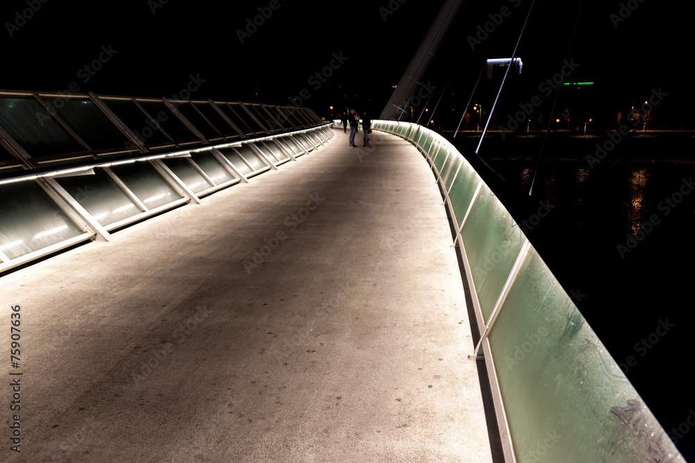 Fototapeta premium Pedestrian bridge over Ebro river in Zaragoza