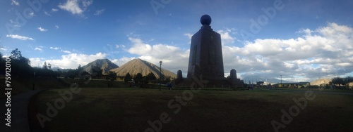 Monumento mitad del mundo