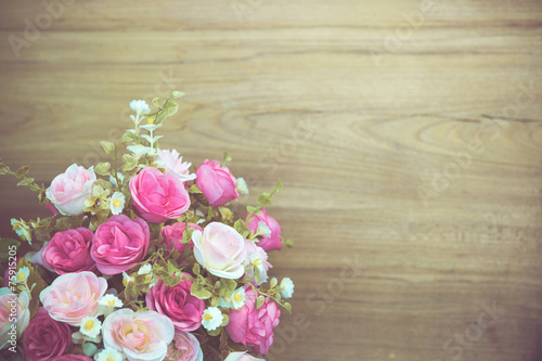 Rose flower bouquet on wooden backdrop © wittybear