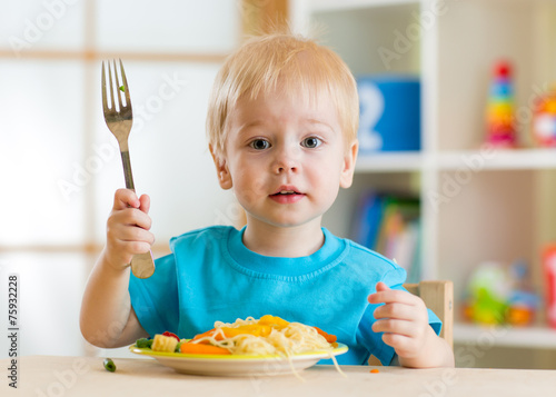 kid eating healthy food at ...