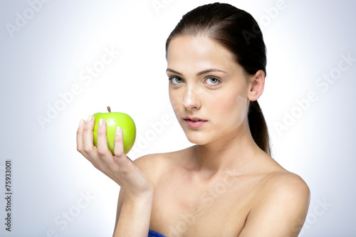 Portrait of a cute woman holding green apple