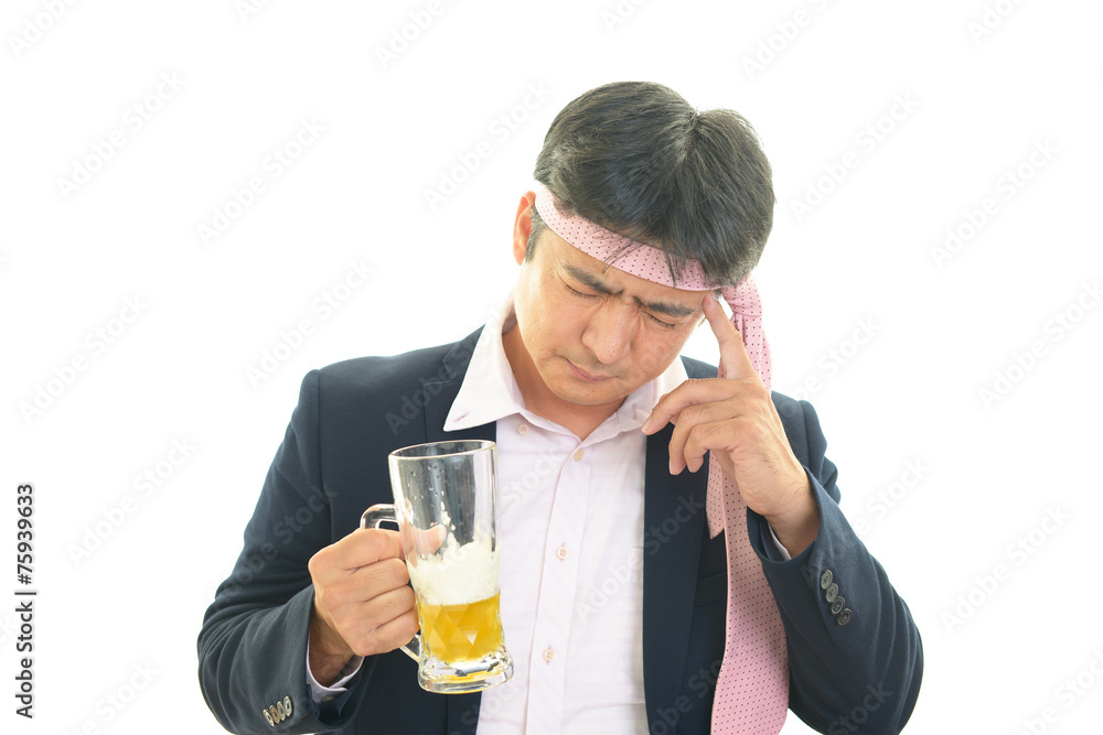 ビールを飲みすぎたサラリーマン ビールを飲みすぎたサラリーマン