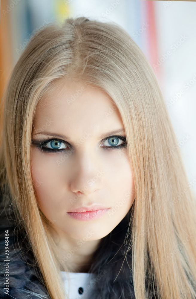Naklejka premium Portrait of a beautiful young blonde