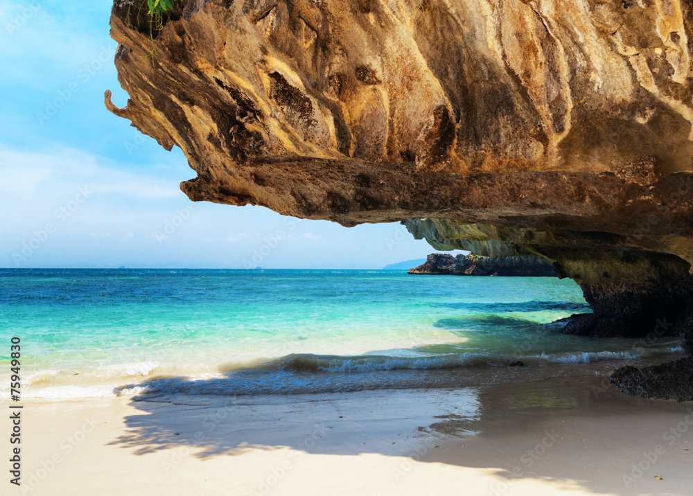 Fototapeta premium Clear water and blue sky. Beach in Krabi province, Thailand
