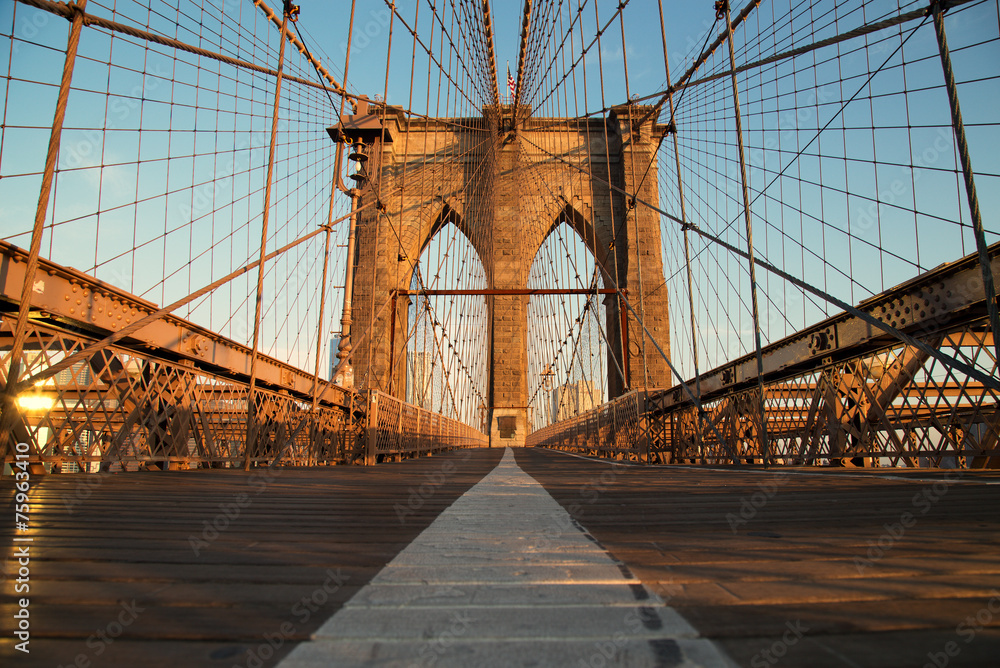 Obraz premium Vintage Brooklyn Bridge o wschodzie słońca, Nowy Jork