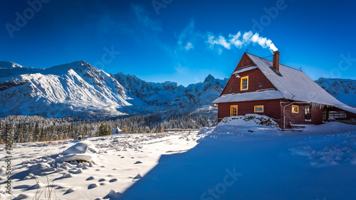 Warm cottage in winter mountain day © shaiith