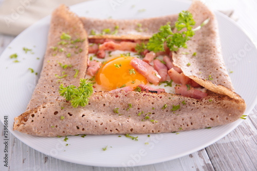 crepe with egg and bacon
