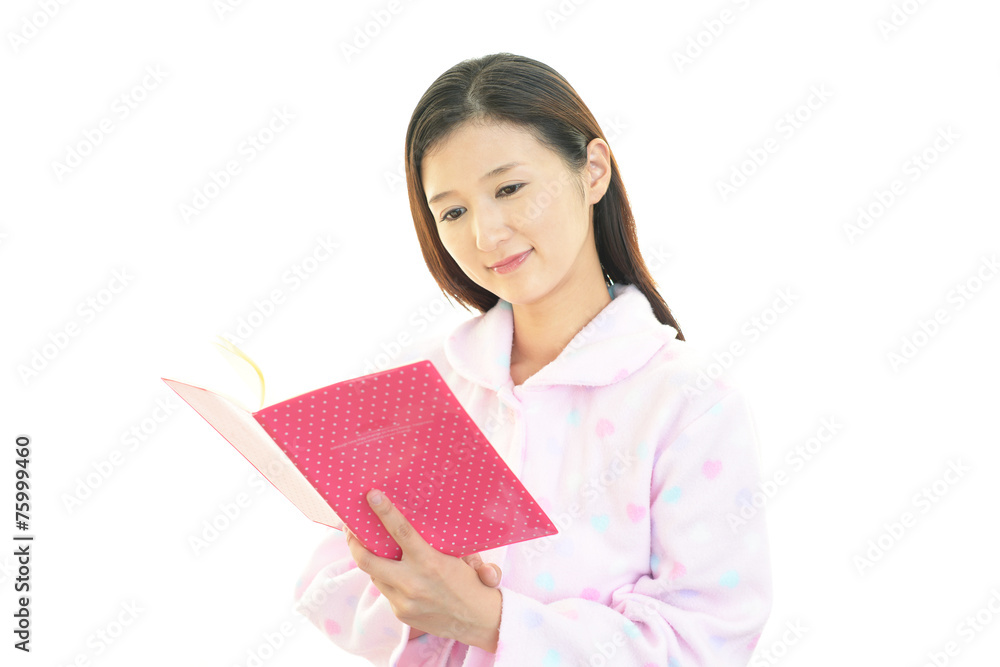 寛ぐ女性 寛ぐ女性
