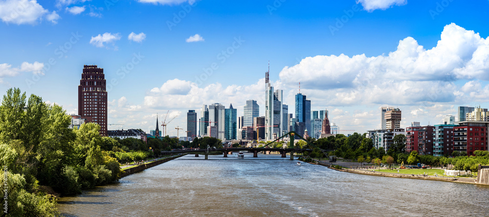 Fototapeta premium Ginancial district in Frankfurt