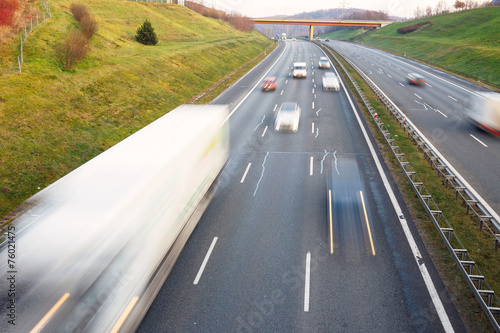 traffic on a highway © dziewul