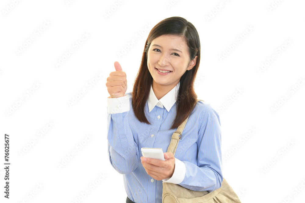 スマートフォンを持つ女性 スマートフォンを持つ女性