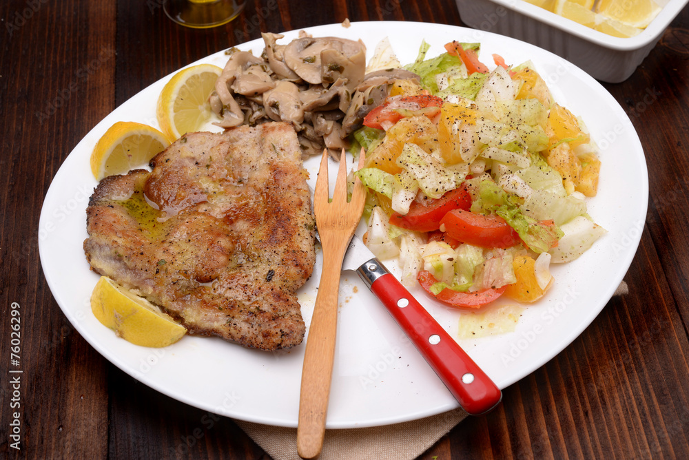 TURKEY WITH MUSHROOMS AND SALAD TURKEY WITH MUSHROOMS AND SALAD