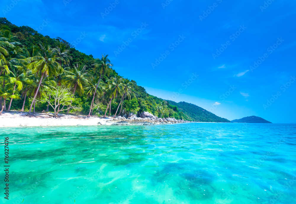 Tropical sea and blue sky in Koh Samui, Thailand