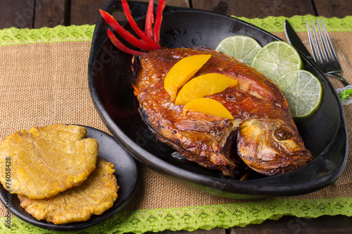 mojarra frita comida colombiana photo