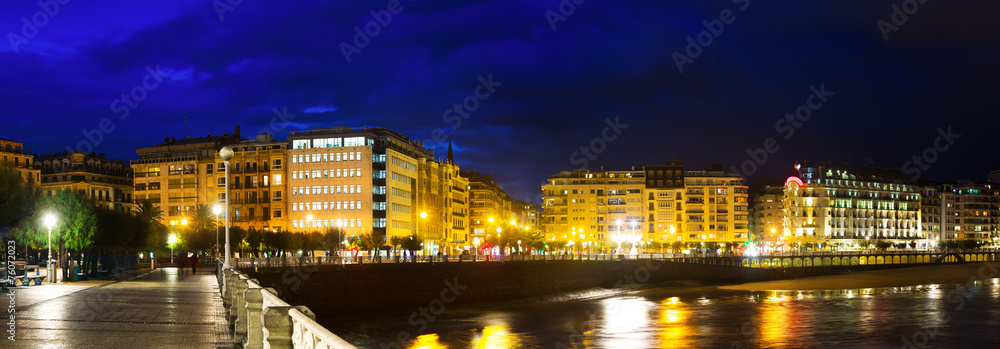 Fototapeta premium Panorama of Bay of La Concha in night. San Sebastian, Spain