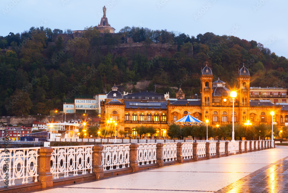 Embankment at Donostia in  early  morning
