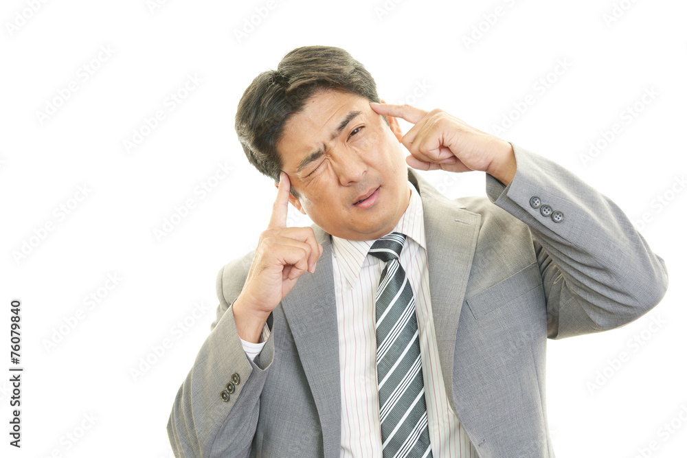頭痛を訴えるビジネスマン