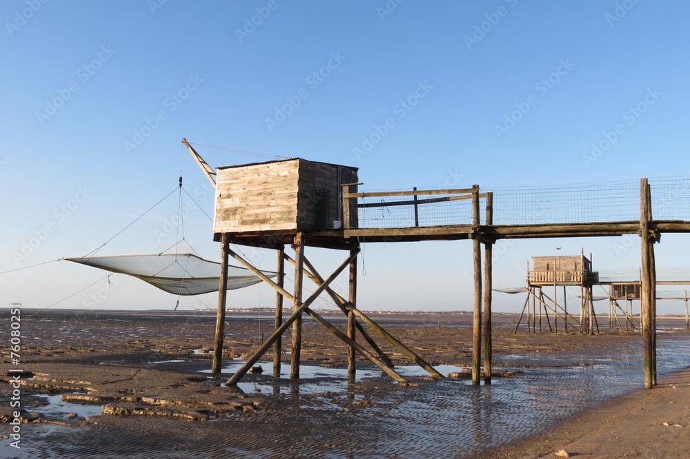 Charente-Maritime - Yves - Alignement de carrelets Charente-Maritime - Yves - Alignement de carrelets