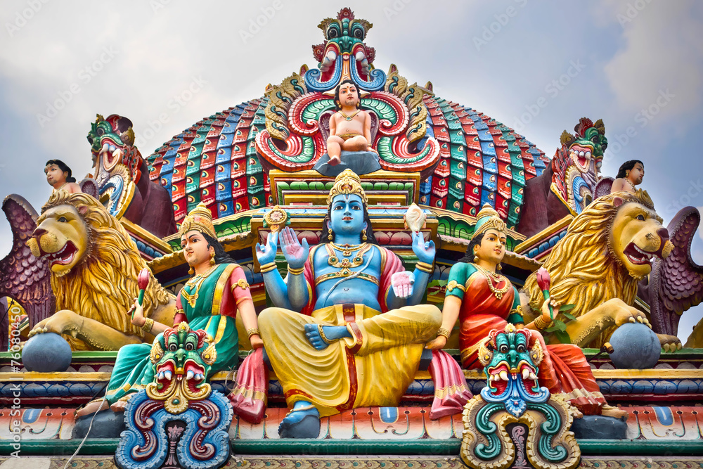 Naklejka premium Detail of Colorful Sri Mariamman Temple in Singapore