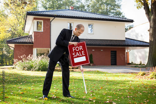 Placing the sign