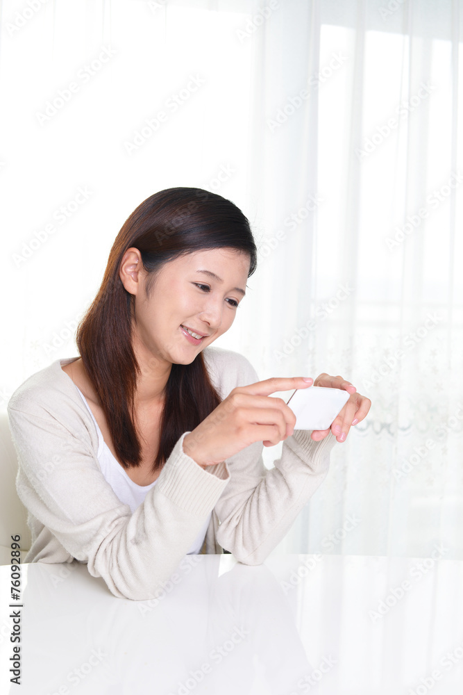 微笑む女性 微笑む女性