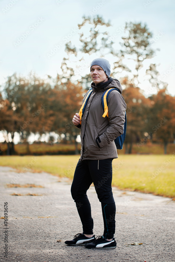 Obraz premium the young guy came to stadium with a backpack on training
