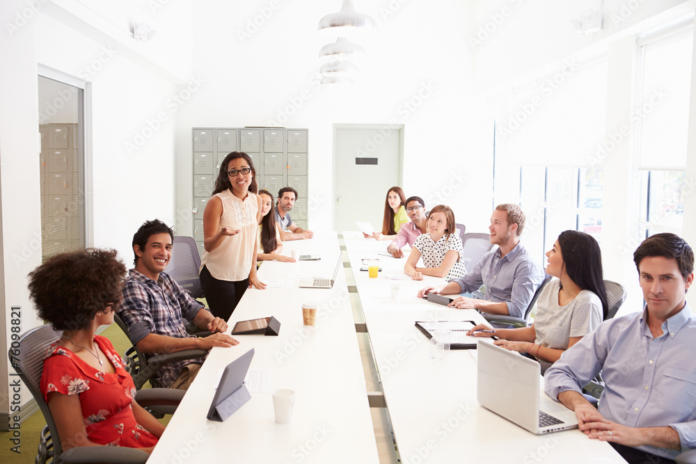 Obraz premium Design Team Collaborating On Project Together